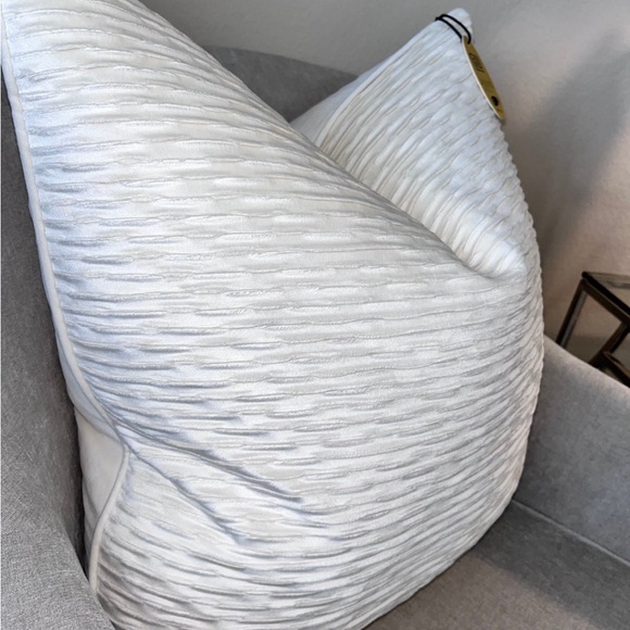 1-NWT CALLISTO HOME DECORATIVE THROW PILLOW (Read description details) - Picture 3 of 15